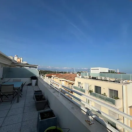 6-bed Apt,3 Bedrooms, 7 Min From Beach,5 Min Train