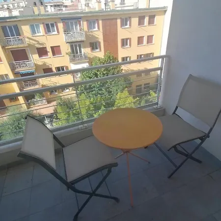 6-bed Apt,3 Bedrooms, 7 Min From Beach,5 Min Train أنتيب