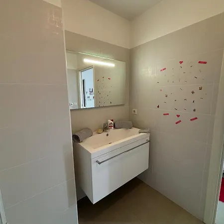 6-bed Apt,3 Bedrooms, 7 Min From Beach,5 Min Train شقة *