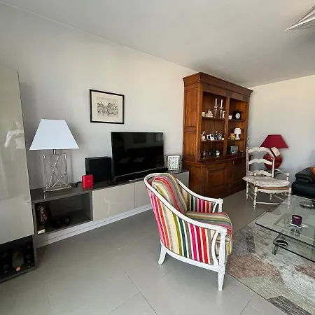 6-bed Apt,3 Bedrooms, 7 Min From Beach,5 Min Train شقة *