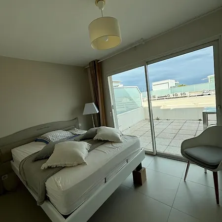 شقة 6-bed Apt,3 Bedrooms, 7 Min From Beach,5 Min Train أنتيب