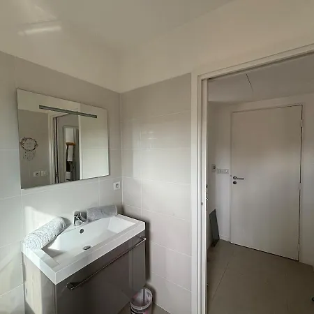 شقة 6-bed Apt,3 Bedrooms, 7 Min From Beach,5 Min Train أنتيب