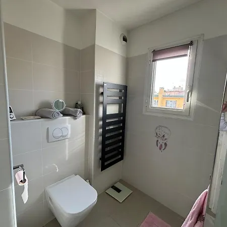 6-bed Apt,3 Bedrooms, 7 Min From Beach,5 Min Train Apartment Antibes