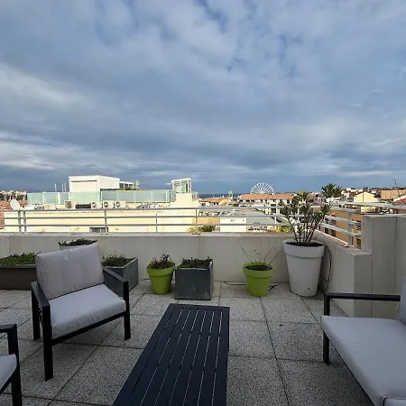 Apartment 6-bed Apt,3 Bedrooms, 7 Min From Beach,5 Min Train