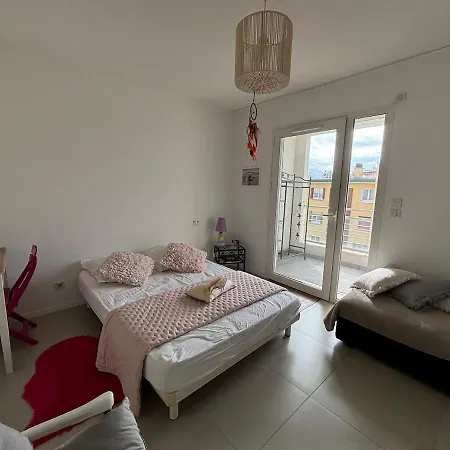 6-bed Apt,3 Bedrooms, 7 Min From Beach,5 Min Train Antibes