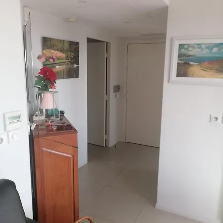 6-bed Apt,3 Bedrooms, 7 Min From Beach,5 Min Train Apartment Antibes